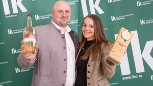 Daniela und Markus Holzer mit ihrer Eisperle aus der Sorte Maschanzker