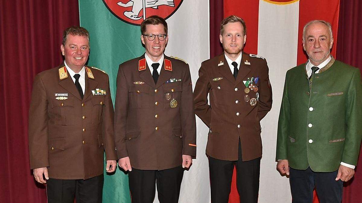 Die Freiwillige Feuerwehr St. Georgen ob Judenburg unter einer neuen Führung: Bereichskommandant Harald Schaden, HBI Thomas Zechner, OBI Christoph Spitzer und Bürgermeister Hermann Hartleb