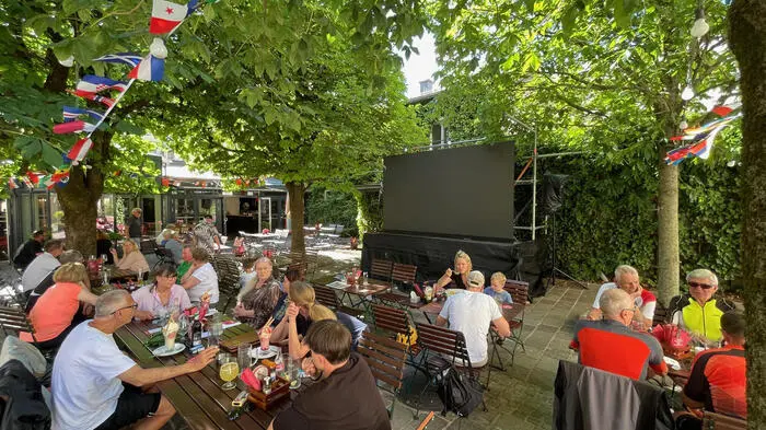 Der Brauhof-Gastgarten ist schon auf die WM „eingestimmt“