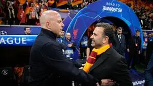 Arne Slot muss heute Okan Buruks Galatasaray schlagen 