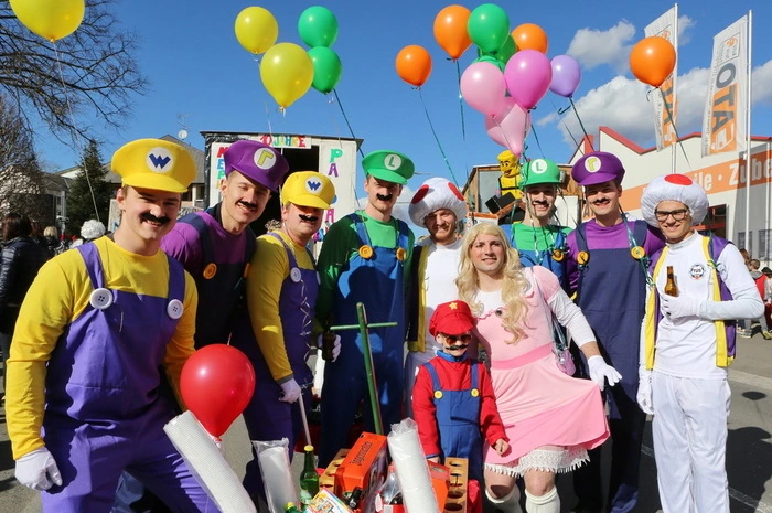 Klicken Sie sich durch die besten Bilder eines bunten Nachmittages!