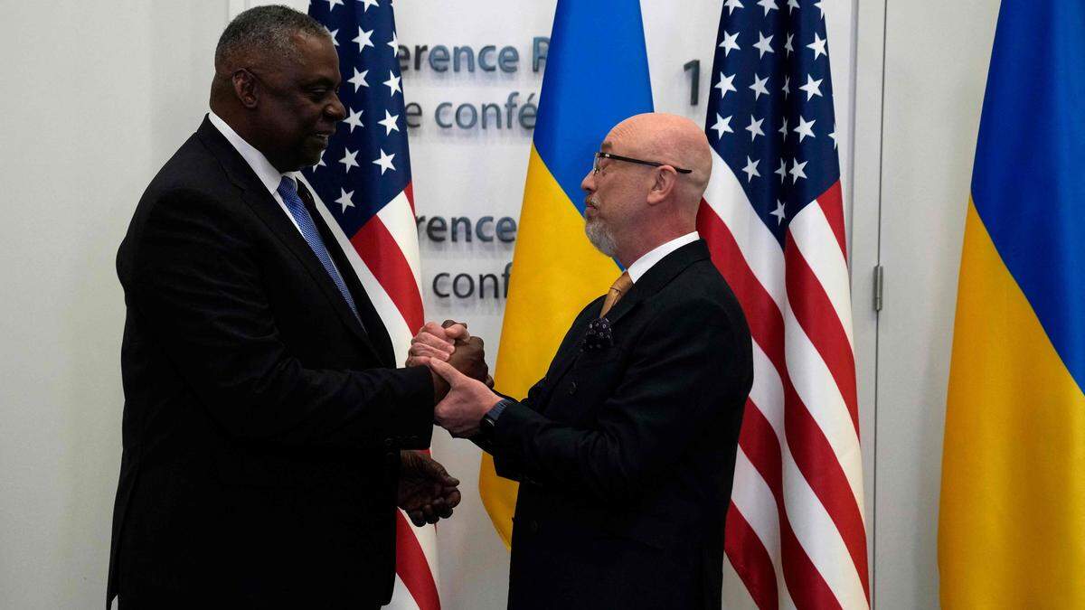 Der US-amerikanische Verteidigungsminister Lloyd Austin und sein ukrainischer Amtskollege Oleksiy Reznikov