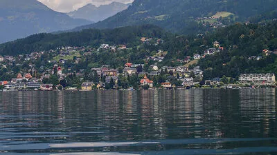 Zwei 14-jährige Schüler prallten gegen Plattform im See