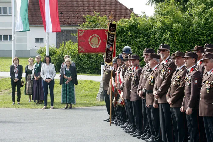 Neben 100 Florianis begrüßte Kommandant Günther Groß...