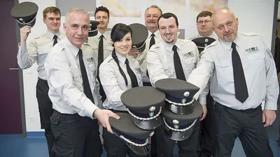 Gruppenbild mit Dame: Acht neue Ordnugnswächter wurden angelobt