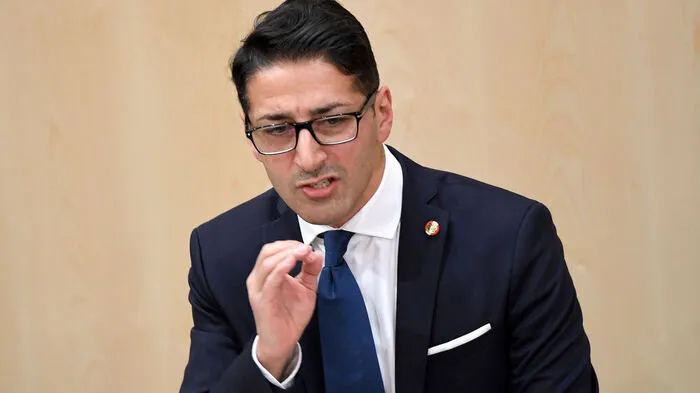 Efgani Dönmez
