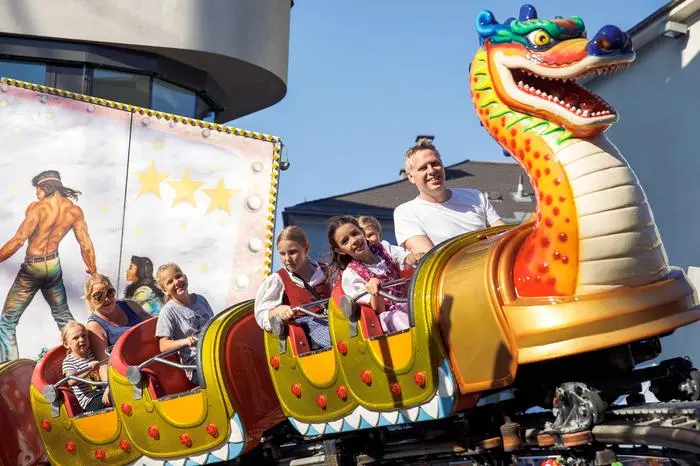 Ein Spaß für Groß und Klein: Die Drachenbahn