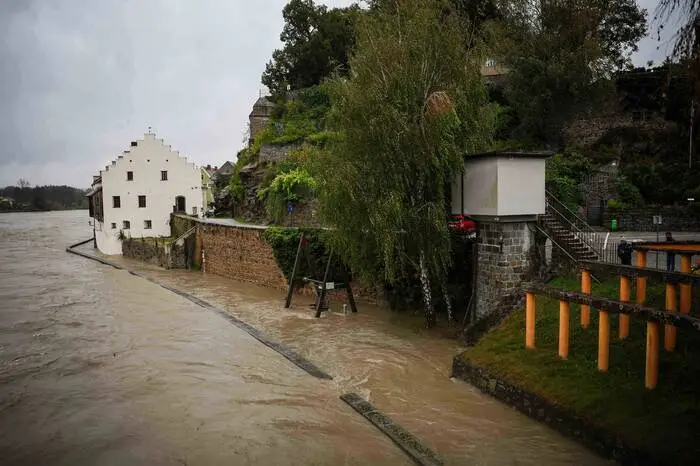 14.09.2024, Schäding, AUT, Unterwegs in Oberösterreich, Vermurungen, Überflutungen, Hochwasser, Aktuelle Lage Schärding, im Bild Überschwemmungen, der Einsatz, *** 14 09 2024, Schäding, AUT, On the road in Upper Austria, mudslides, flooding, high water, current situation Schärding, in the picture floods, the operation,