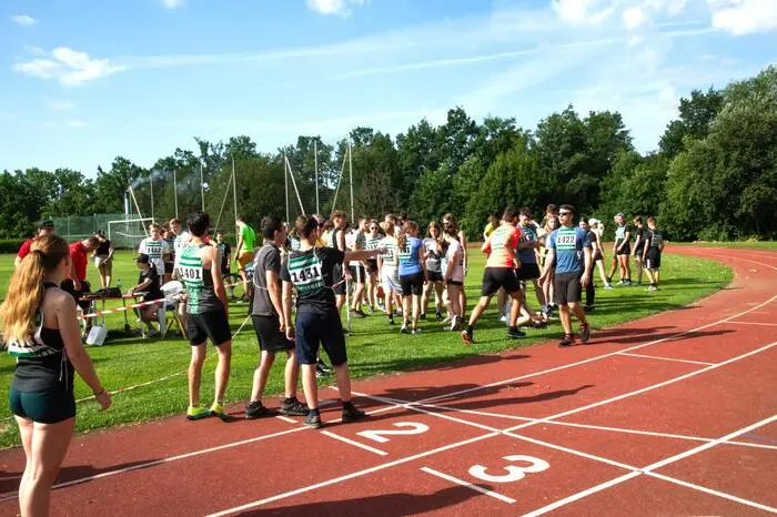 Teilnahmeberechtigt sind Landjugendmitglieder vom Jahrgang 1994 und jünger, in dem dichten Turnierprogramm enthalten sind Mannschafts- und Einzelbewerbe wie Klettern, Mountainbikerennen, leichtathletischer Dreikampf. 