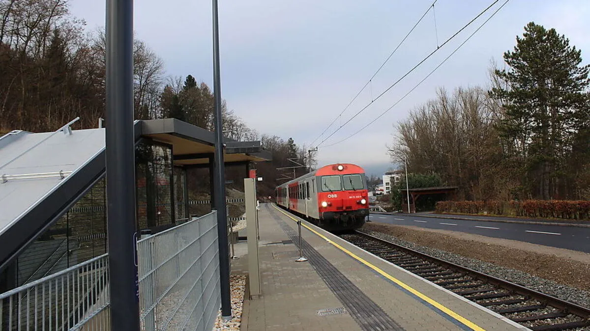 Die Haltestelle in Landskron wurde in der Vorwoche neu eröffnet