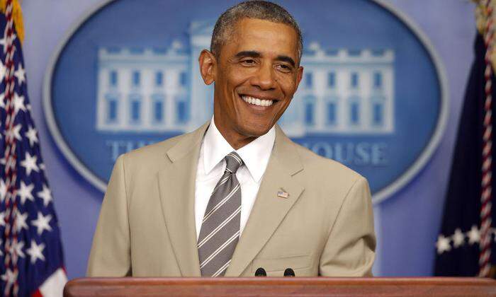 Barack Obama in seinem berühmten beigen Anzug