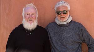 Karl Lueger mit André Heller, in dessen Garten &quot;Anima&quot; seine Bilder hängen 