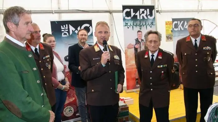 Mit einem Zweitagesfest feierte die Freiwillige Feuerwehr Afling (Gemeinden Kainach und Bärnbach) ihr 115-jähriges Bestehen. Am Samstag sorgte die Gruppe „Hammer Stoak“ für zünftige Musik und beste Stimmung.