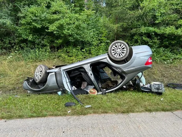 Die Beifahrerin musste ins Krankenhaus geflogen werden