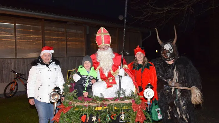 In Lansach in der Gemeinde Weißenstein wurde am vergangenen Sonntag der 1. Adventmarkt abgehalten.
