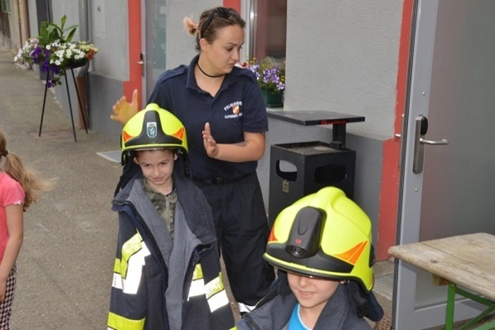 Unterstützt wurde die Feuerwehr dabei von der Polizei.