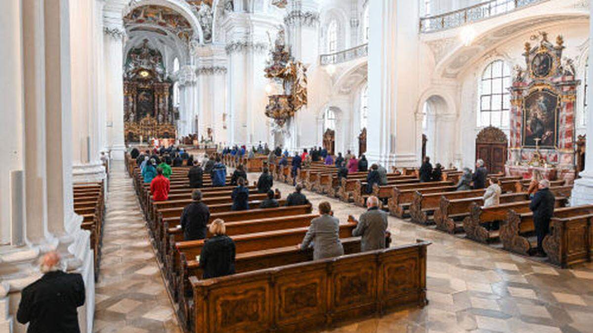 Die Sperren der Kirchen werden scharf kritisiert