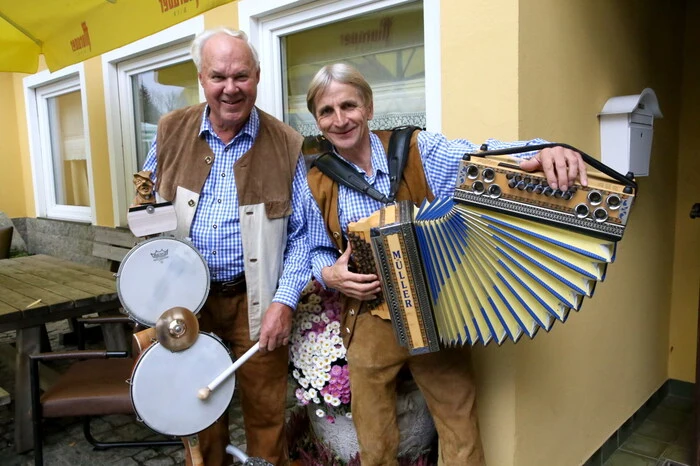 Die Kirchtagsmusi kam vom „Wolkenbruch-Echo“ (Simon Schifferl, Sigi Glanzer - von links). 