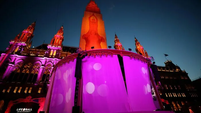 Das letzte Fest des Lebens ist gefeiert: Mit einer apokalyptischen Zirkusshow unter dem Motto "United in Diversity" mit Happy End im Land jenseits des Regenbogens ging der vorläufig letzte Life Ball im Wiener Rathaus über die Bühne.