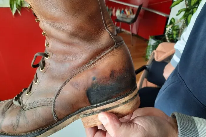 Es kommt dadurch auch zu keinen Abnützungen und Beschädigungen des Reitstiefels mehr.