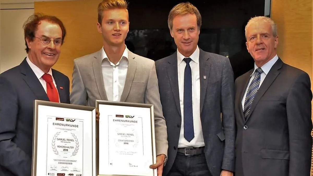 Samuel Reindl mit Bürgermeister Fritz Kratzer