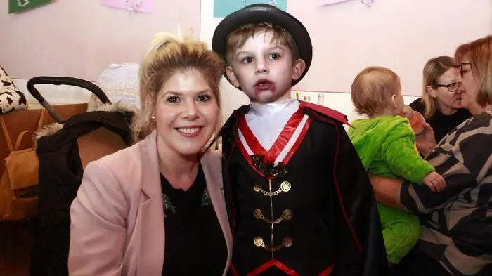 Der große Saal der Kulturhalle in Ilz platzte aus allen Nähten, als der Elternverein des Kindergartens mit der Kinderkrippe zum traditionellen Kindermaskenball einlud. 