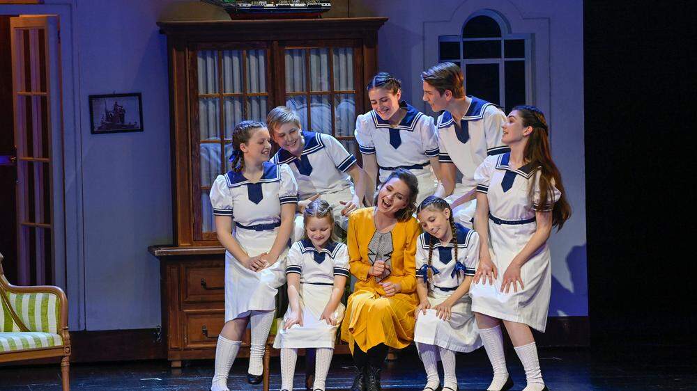 Die absoluten Stars der Aufführung sind die sieben Kinder der Trapp-Familie, die alle sowohl stimmlich als auch schauspielerisch die Bühne dominieren
