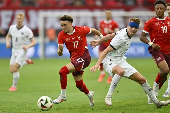 Philipp Lienhart: Note 3. Den Freiburg-Innenverteidiger kennt man besser. Im Spielaufbau gab er immer wieder die Verantwortung ab. Ließ im Verbund mit Trauner aber keine Chance der Schweizer zu.