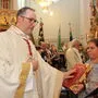 Pfarrer Markus Schöck spricht das Treuegelöbnis