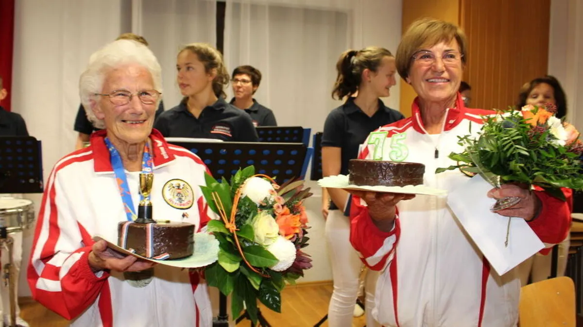 Elfi Fuchs und ihre Trainerin Gerda Peroutka