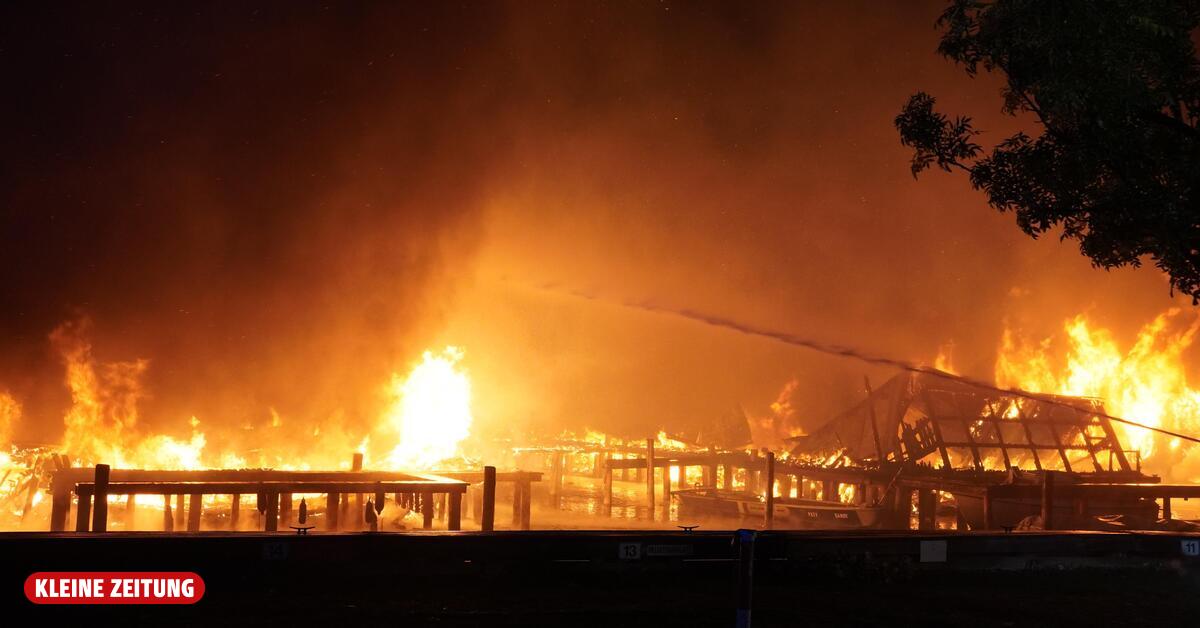 Wooden boat garages burned in Rust Bay on Lake Neusiedl.