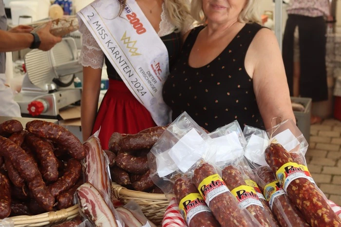 Die amtierende 2. Miss Kärnten Selina Janesch war ebenso unter den Besuchern des Jauntaler Salamifestes.