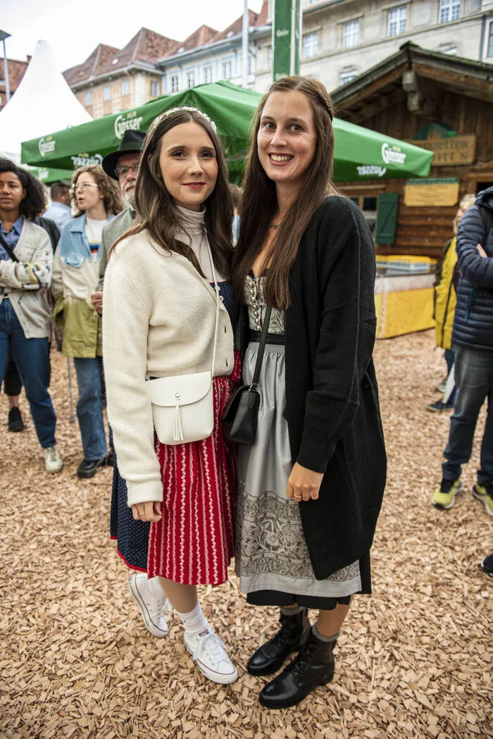 Zwar gehörte der Wetterfleck am Samstag beim Start ins Aufsteirern-Festwochenende zum beliebtesten Accessoires, doch das Ausführen der Festtagstracht, ließen sich die meisten Aufsteirern-Gäste trotz der bescheidenen Temperaturen nicht nehmen.