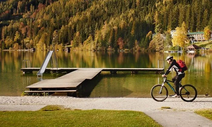Natur in der Obersteiermark: Der Erlaufsee lädt zu vielerlei sportlicher Betätigung ein