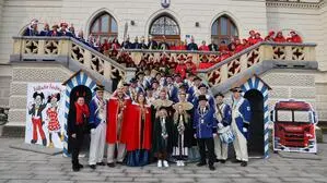 Feldbacher Bürgermeister übergab den Rathausschlüssel.