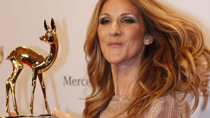 Viele Prominente sind Linkshänder. Zum Beispiel die Sängerinnen Lady Gaga und Celine Dion.
