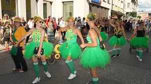 Die Innenstadt verwandelte sich in eine Partyzone