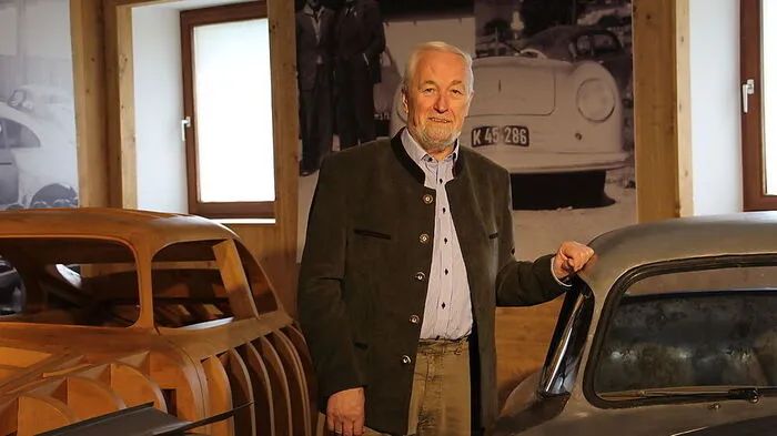 "Bin kein Banklhucker", sagt Helmut Pfeifhofer, Herr über 54 Porsche