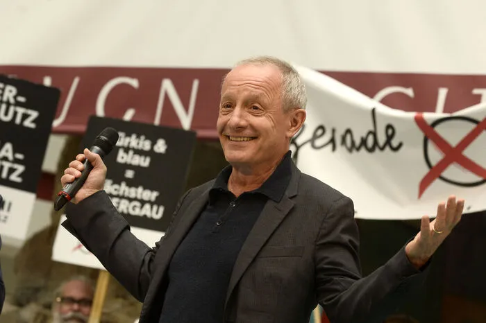 "Ich wechsle jetzt mal kurz die Seiten und werde ein Kollege von Ihnen, ob Ihnen das passt oder nicht." - Bonzenquäler Peter Pilz macht künftig den Journalisten.