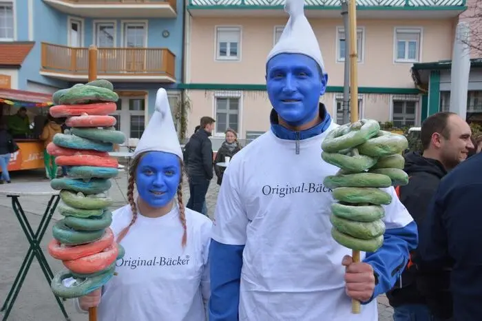 Mit bunten Brezen konnten sich die Gäste stärken.
