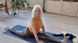 Jeden Tag macht Erika Swoboda rund eine Stunde Yoga