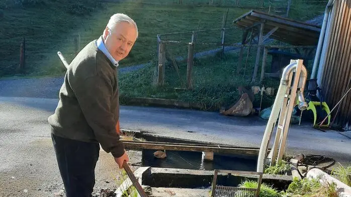 Franz Kulmer bei einem seiner Fischteiche in Haslau bei Birkfeld