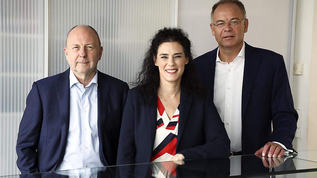 Von rechts: Heimo Scheuch, Solveig Menard-Gallii, Willy Van Riet