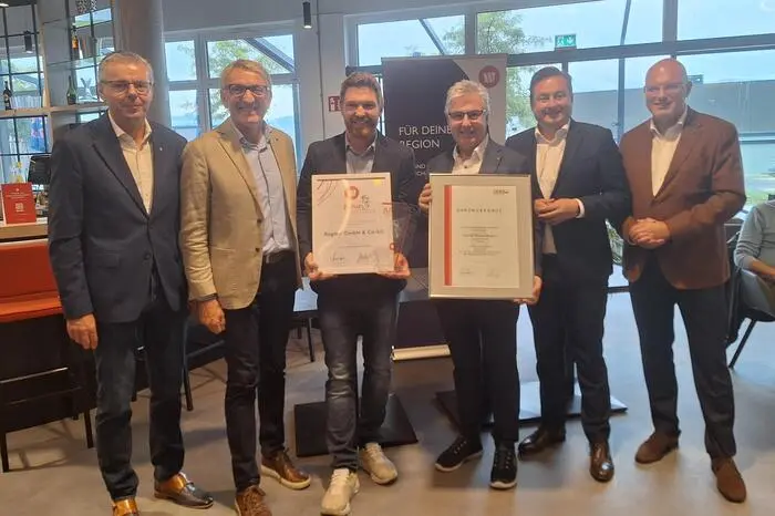 Verliehen wurde der Award an die Unternehmen: Berlinger Bau, Sandra Muhr (Café Grünhübl), Konditorei Regner, Radwerkstatt Bernd Willibald, Seifenfabrik Strohmeier und Gärtnerei und Blumenhaus Galla-Mayer.