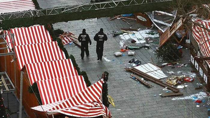 Am 19. Dezember 2016 verübte der Tunesier Anis Amri einen Anschlag auf den Weihnachtsmarkt an der Berliner Gedächtniskirche.