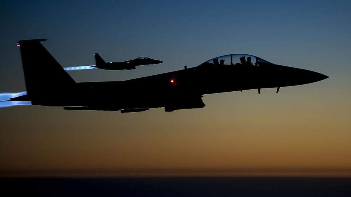 US-Jagdbomber des Typs F-15E Strike Eagle auf dem Rückflug von einem Einsatz in Syrien