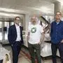 Jakob Wallner (Bewo-Immobilien), Chris Werding (Dynatrace), Gerhard Abel (Planet architects) vor dem doppelten Boden am neuen Dynatrace-Standort