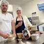 Clemens und Christine Schaller produzieren mit der eigenen Milch cremiges Eis