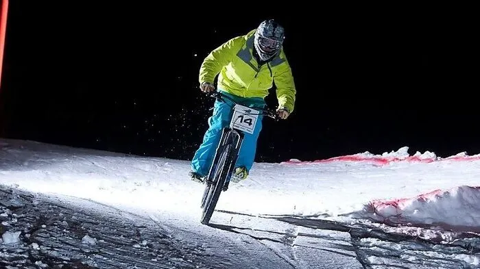 Fabio Wibmer lädt zu Ride hard on Snow