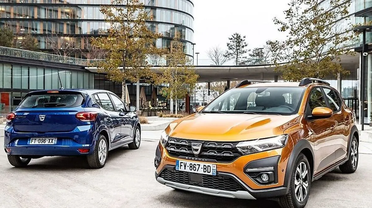 Dacia Sandero und Sandero Stepway (re.)